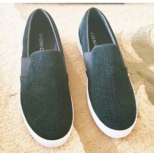 NWT!  Vionic tennis shoes